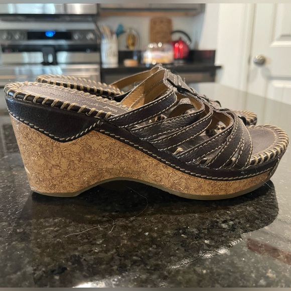 American Eagle Wedge Sandals, Size 6.5 - Picture 5 of 11